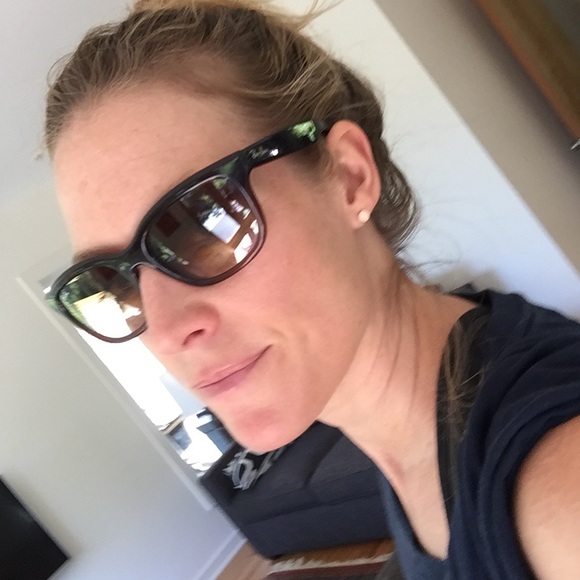 Meet your Posher, Sarah - Picture 1 of 1